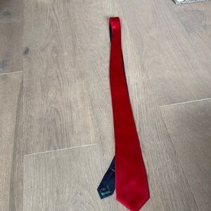 Tommy Hilfiger Elegant Red & Navy Silk Tie